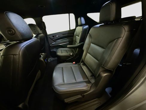 Used 2025 Chevrolet Traverse LT image 29