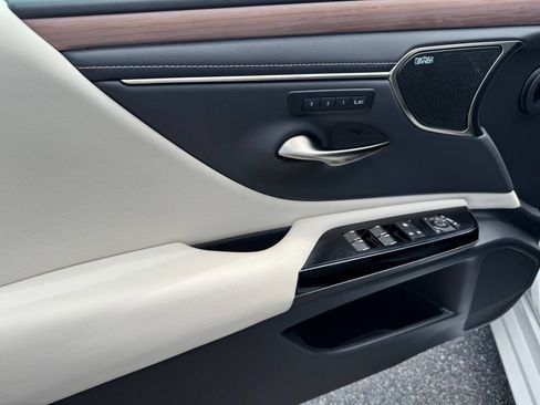 Used 2024 Lexus ES 300h Ultra Luxury w/ Accessory Package (Z2) FWD image 15
