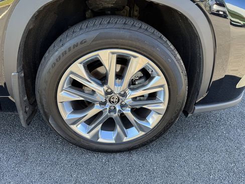 Used 2023 Toyota Highlander Limited AWD/4WD image 26