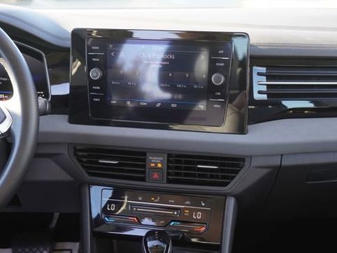 Used 2025 Volkswagen Jetta SE FWD image 14