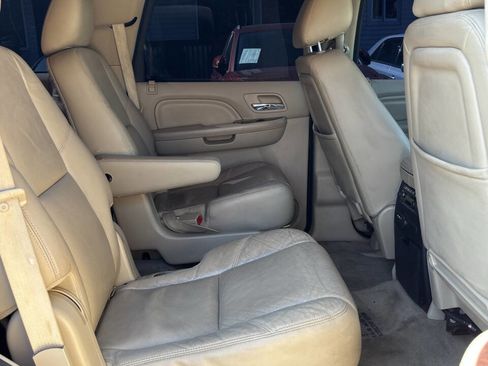 Used 2012 Cadillac Escalade Premium image 19