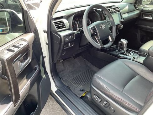 Used 2022 Toyota 4Runner TRD Off-Road Premium AWD/4WD image 9
