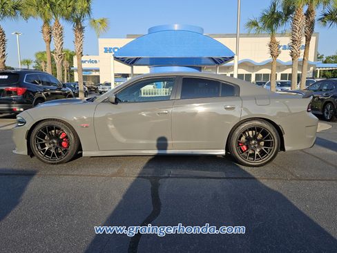 Used 2017 Dodge Charger R/T Scat Pack RWD image 2