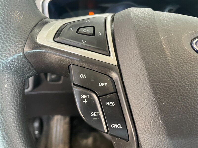 Used 2015 Ford Fusion SE FWD image 11