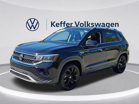 Certified 2023 Volkswagen Taos SE w/ Panoramic Sunroof Package FWD image 3