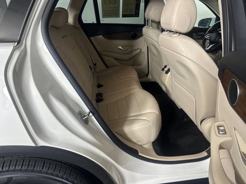 Used 2020 Mercedes-Benz GLC 300 image 17