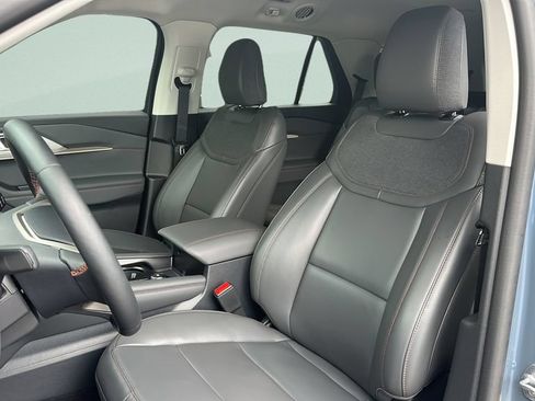 Used 2025 Ford Explorer Active w/ Active Comfort Package RWD image 29