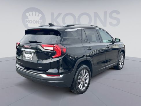 Used 2024 GMC Terrain SLT image 16