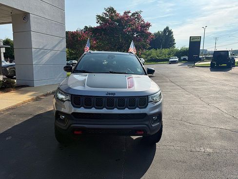 Used 2023 Jeep Compass Trailhawk AWD/4WD image 7