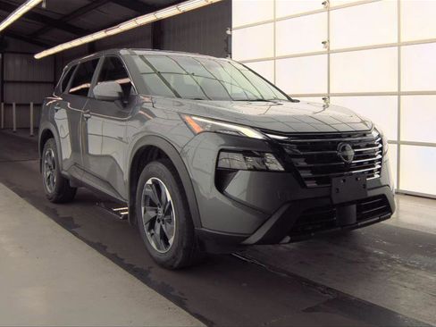 Used 2024 Nissan Rogue SV image 1