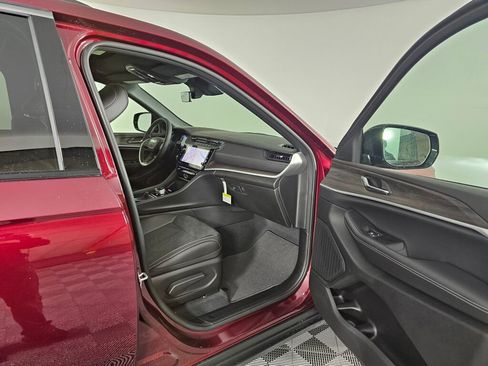 New 2026 Jeep Grand Cherokee Altitude image 37