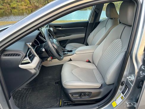 Used 2023 Toyota Camry SE image 14