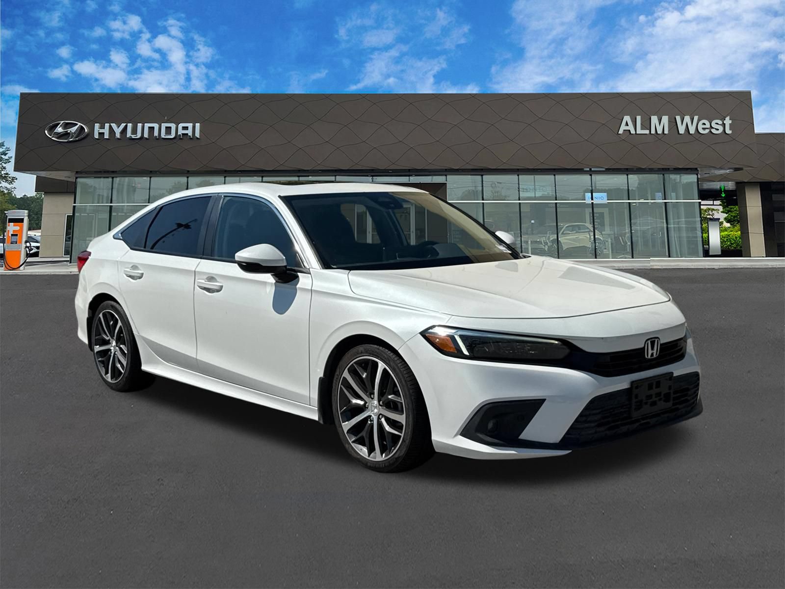 Used 2022 Honda Civic Touring image 3