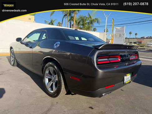 Used 2019 Dodge Challenger SXT RWD image 7
