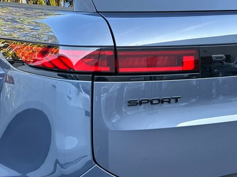 Used 2025 Land Rover Range Rover Sport SE image 14