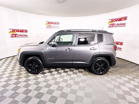 Used 2017 Jeep Renegade Altitude AWD/4WD image 13