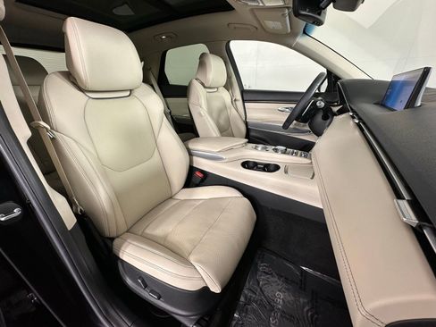 Used 2022 Genesis GV70 2.5T w/ Select Package AWD/4WD image 6