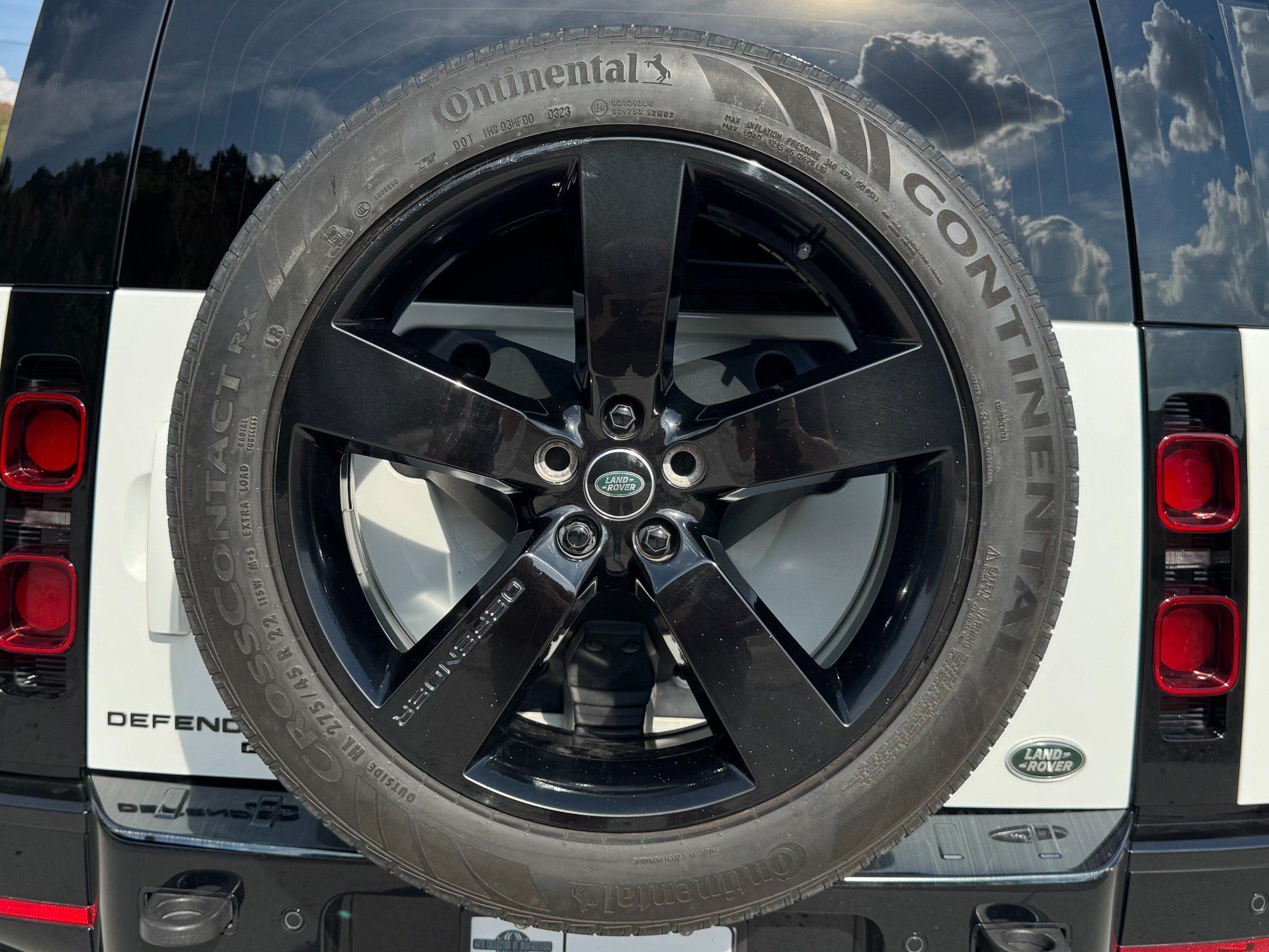 Used 2023 Land Rover Defender 110 X-Dynamic SE AWD/4WD image 88