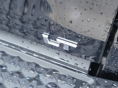 Used 2024 Chevrolet Colorado LT image 8