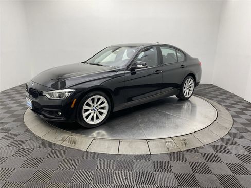 Used 2018 BMW 320i xDrive 320i xDrive w/ Sport Package image 1