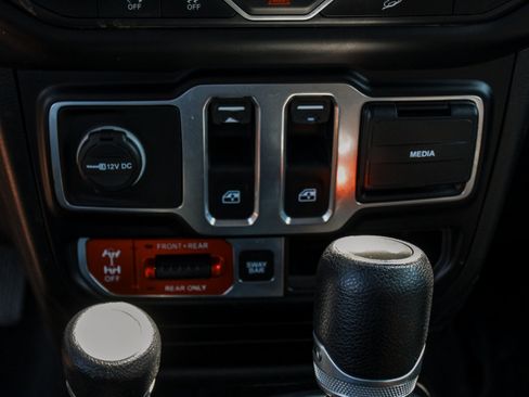 Used 2020 Jeep Wrangler Rubicon AWD/4WD image 18
