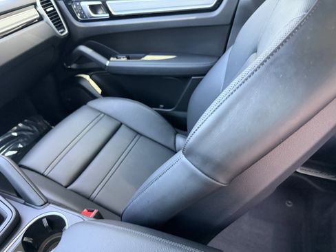 Certified 2022 Porsche Cayenne Platinum Edition AWD/4WD image 20