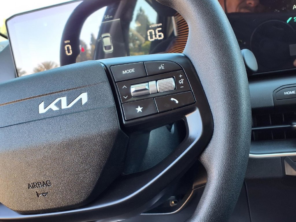 Certified 2025 Kia K4 FWD image 23