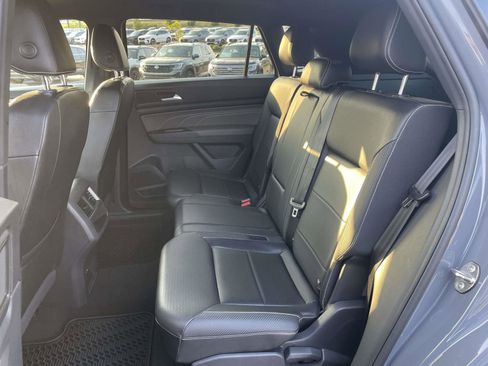 Used 2022 Volkswagen Atlas Cross Sport SEL R-Line AWD/4WD image 12