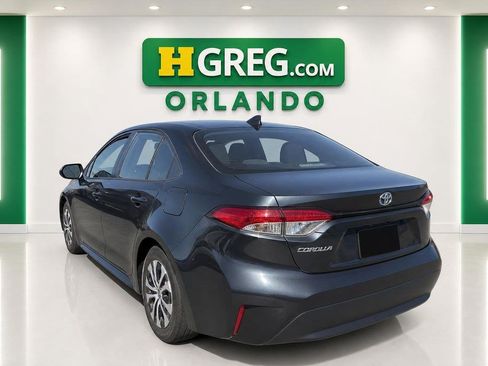 Used 2022 Toyota Corolla LE FWD image 2