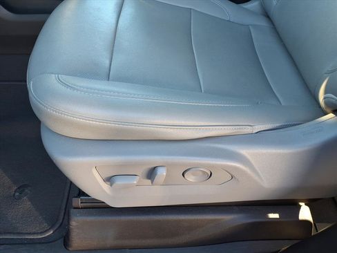 Used 2022 GMC Sierra 1500 SLT w/ SLT Convenience Package image 17