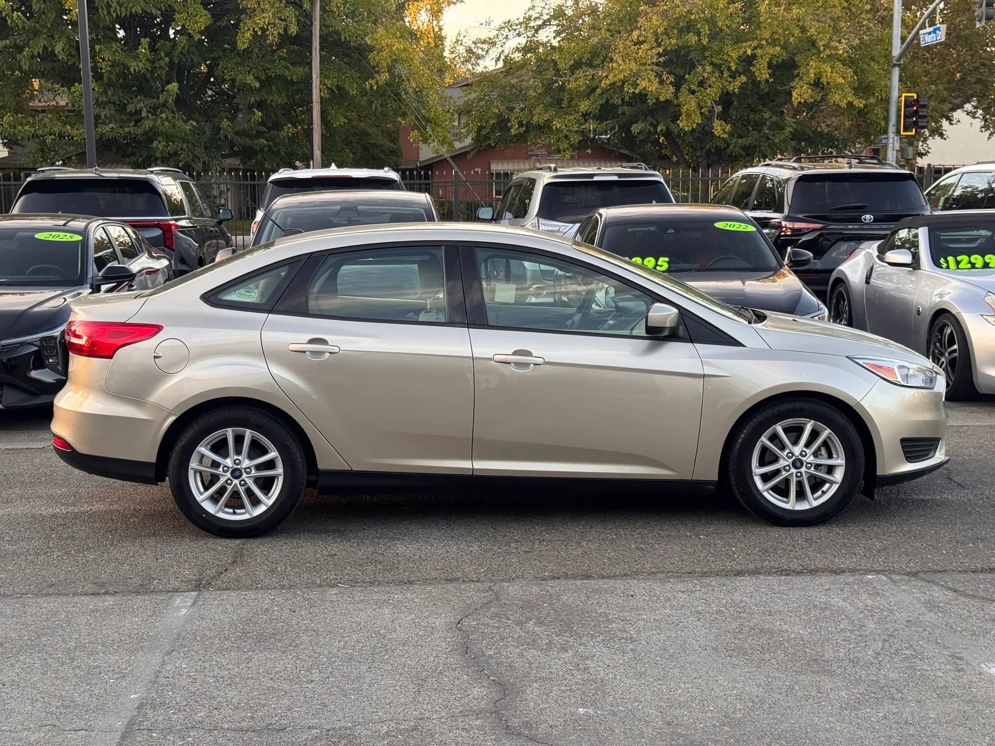 Used 2018 Ford Focus SE FWD image 7