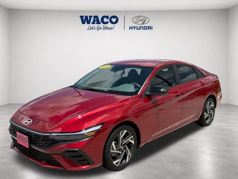 Used 2025 Hyundai Elantra Sport FWD image 3