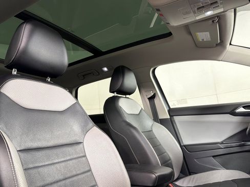 Used 2022 Volkswagen Taos SEL w/ Panoramic Sunroof Package image 16