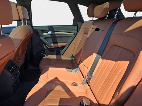 Used 2023 Audi Q5 2.0T Premium w/ Convenience Package image 17