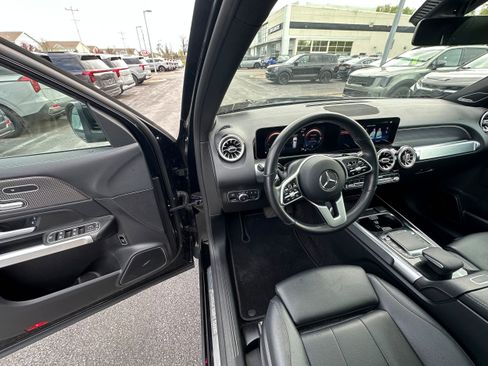 Used 2021 Mercedes-Benz GLB 250 4MATIC image 28