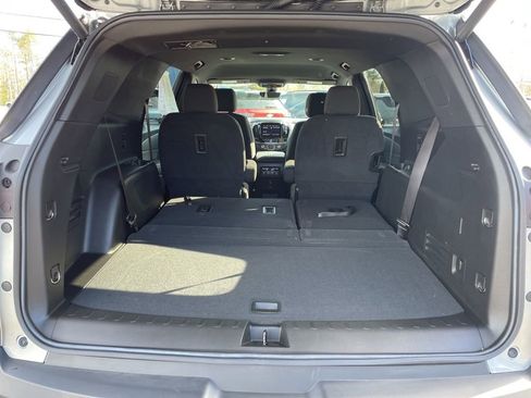 Used 2023 Chevrolet Traverse LT w/ Rear Camera Mirror Package image 34