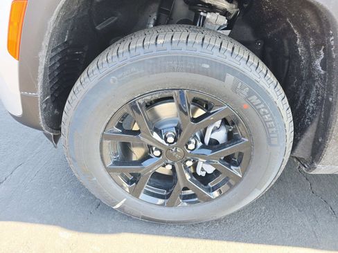 New 2026 Jeep Grand Cherokee Altitude image 18