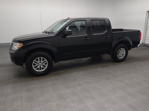 Used 2016 Nissan Frontier SV image 2