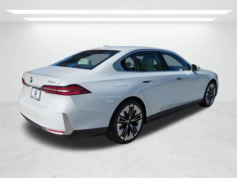 New 2026 BMW 530i w/ Premium Package image 4