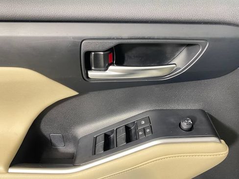 Certified 2024 Toyota Highlander XLE AWD/4WD image 24
