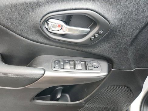 Used 2020 Jeep Cherokee Limited image 10