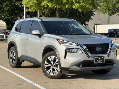 Used 2023 Nissan Rogue SV FWD image 2