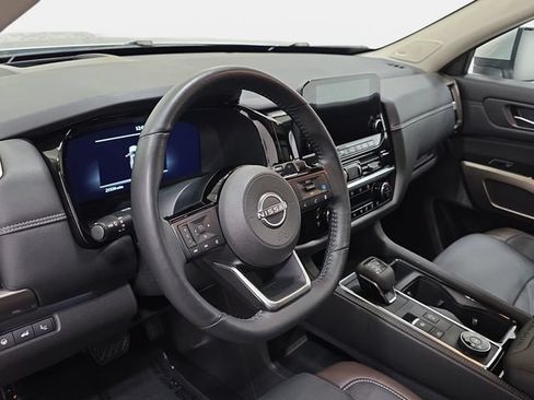 Used 2024 Nissan Pathfinder Platinum w/ Cargo Package AWD/4WD image 14