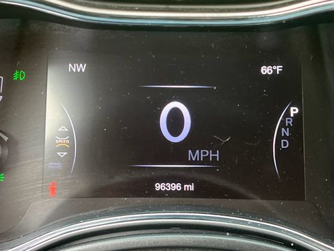 Used 2019 Jeep Grand Cherokee Overland AWD/4WD image 15