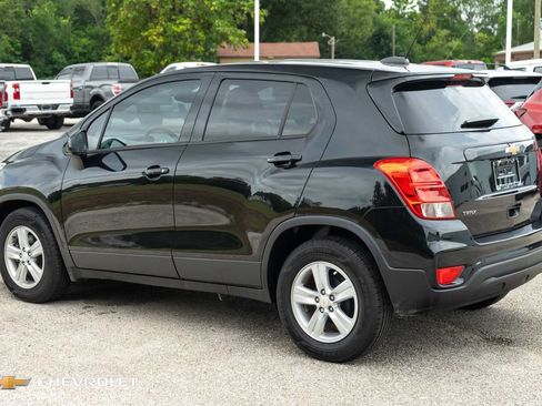 Used 2021 Chevrolet Trax LS w/ Tint and Cruise Package FWD image 10