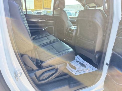 Used 2024 Jeep Wagoneer L Series III w/ Flexible Seating Group AWD/4WD image 30