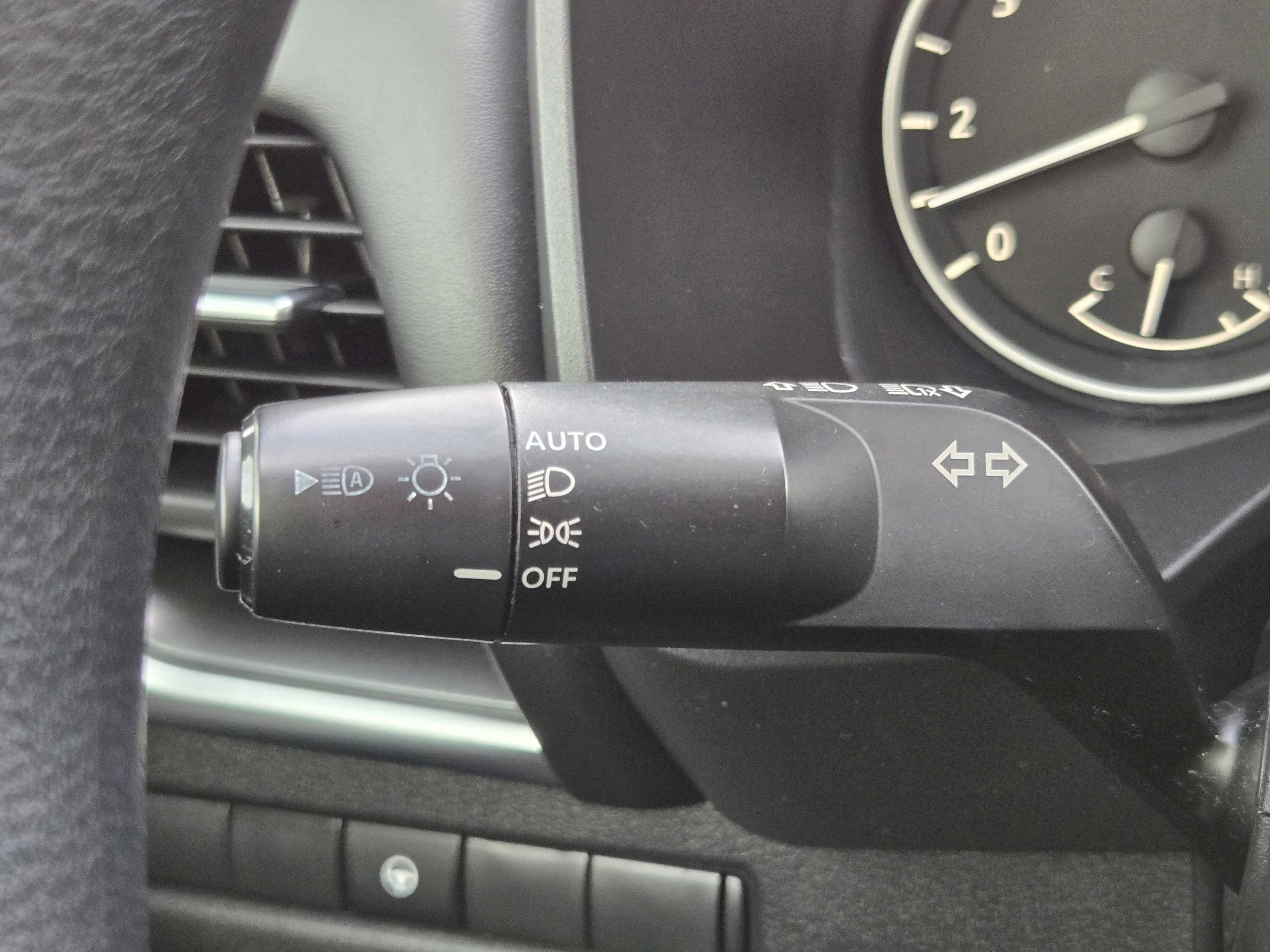 Used 2023 Nissan Rogue SV FWD image 19