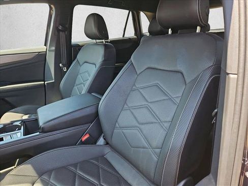 Used 2025 Volkswagen Atlas Cross Sport SE FWD image 16