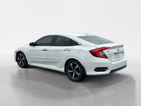 Used 2018 Honda Civic Touring image 3