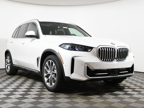 Used 2026 BMW X5 xDrive50e AWD/4WD image 9